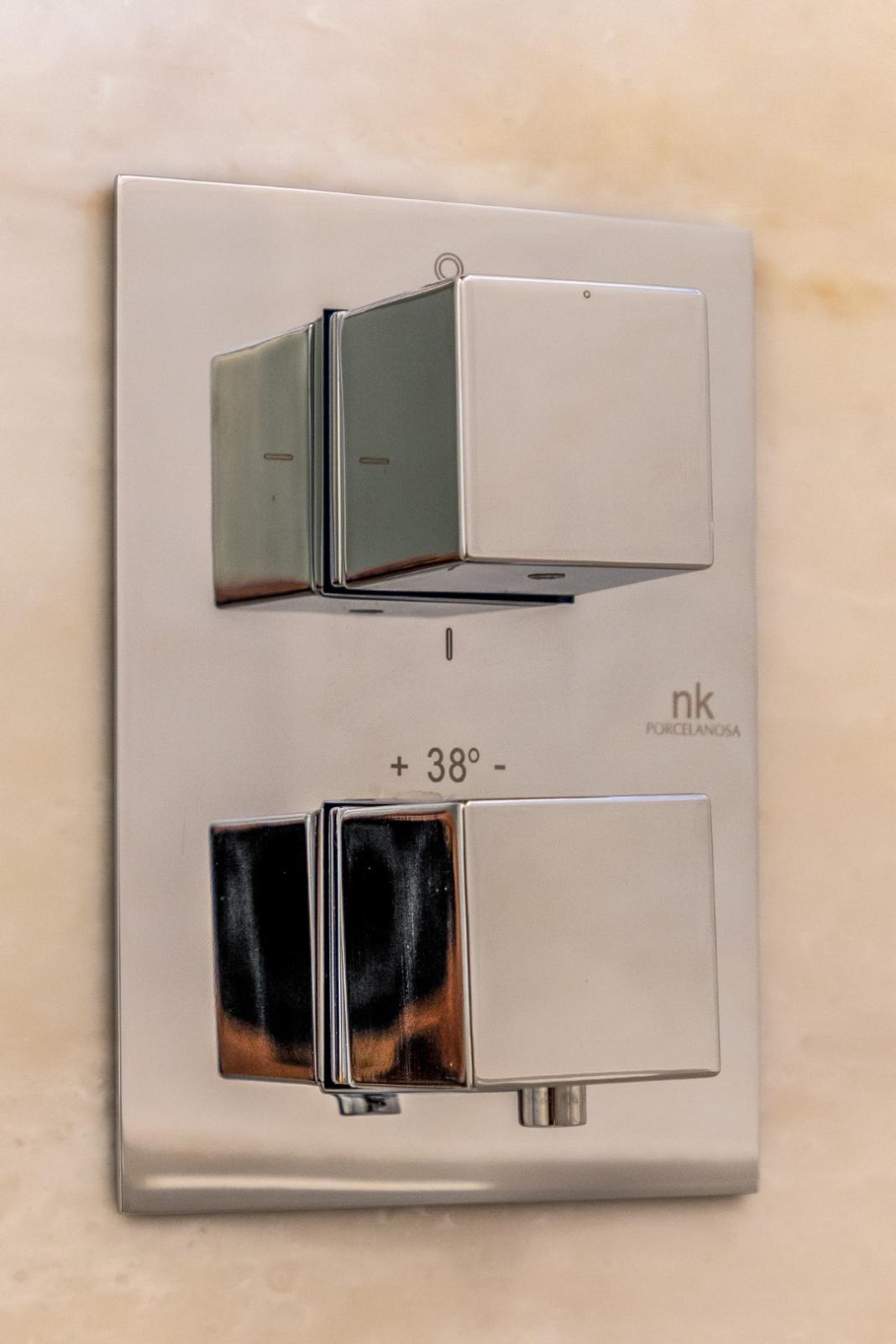Thíra 80